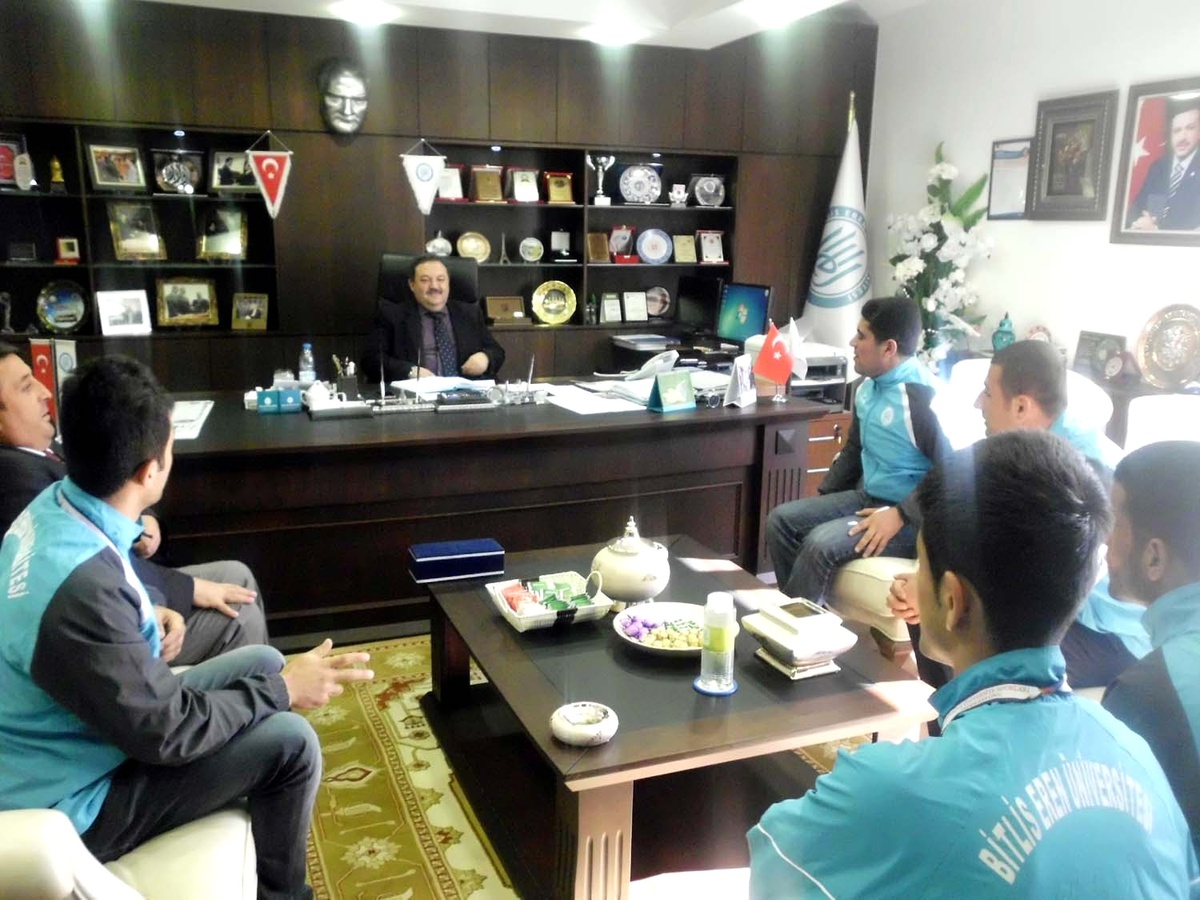 Muay Thai Sporcuları Rektör Prof. Dr Doğru'yu Ziyaret Etti