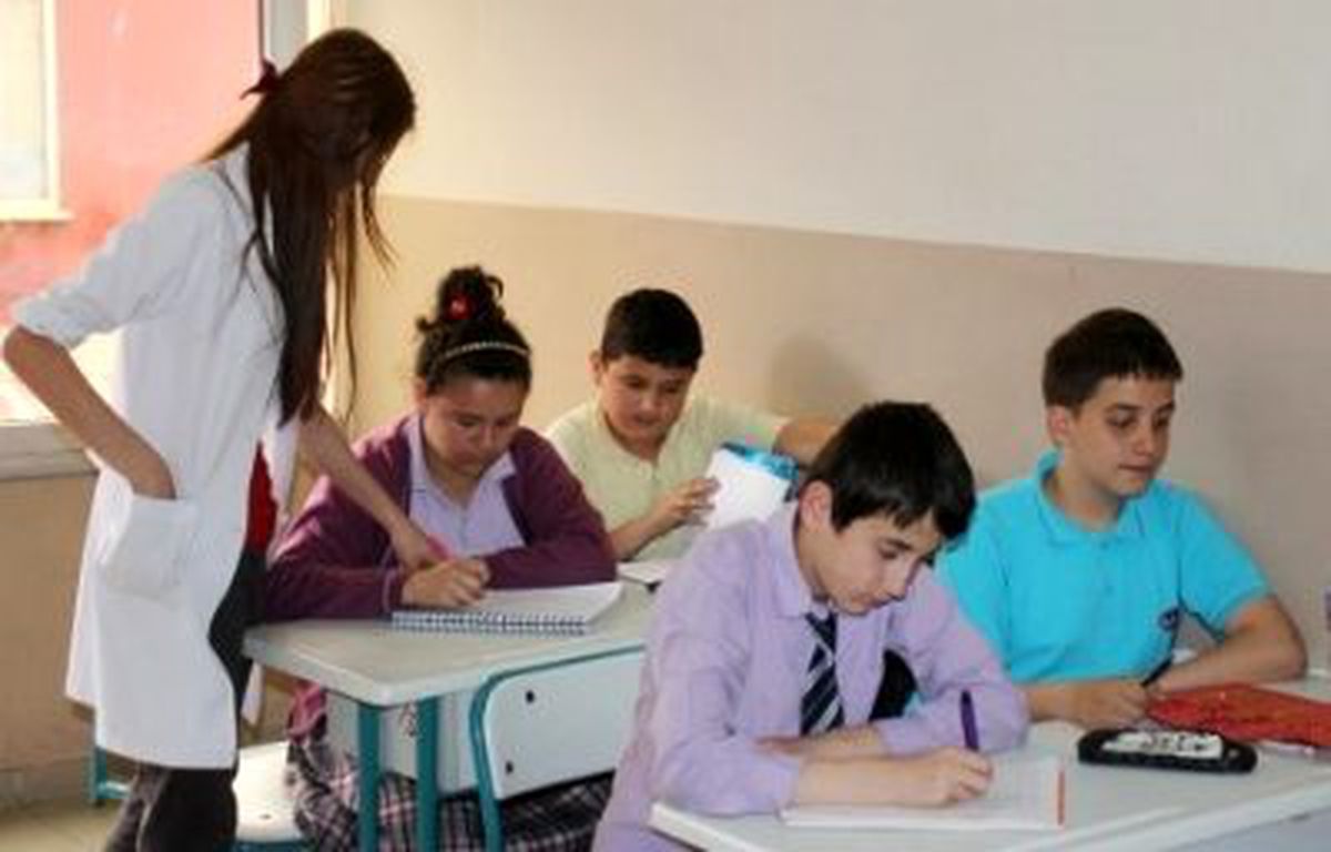 Öğrenciler Annelerini Anlatacak