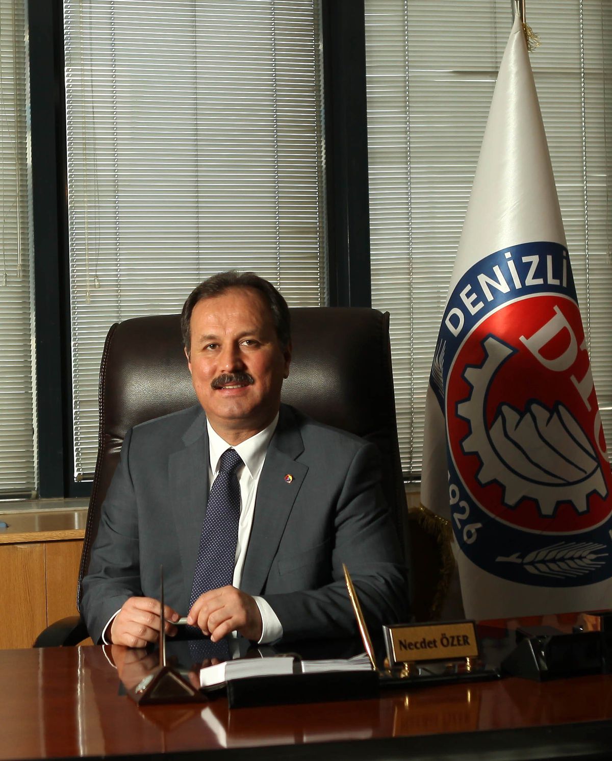Özer\'den Anneler Günü Kutlama Mesajı