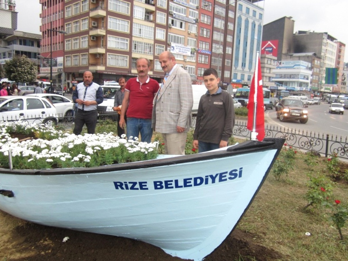 Rize Belediyesinden Kayık Sefası.