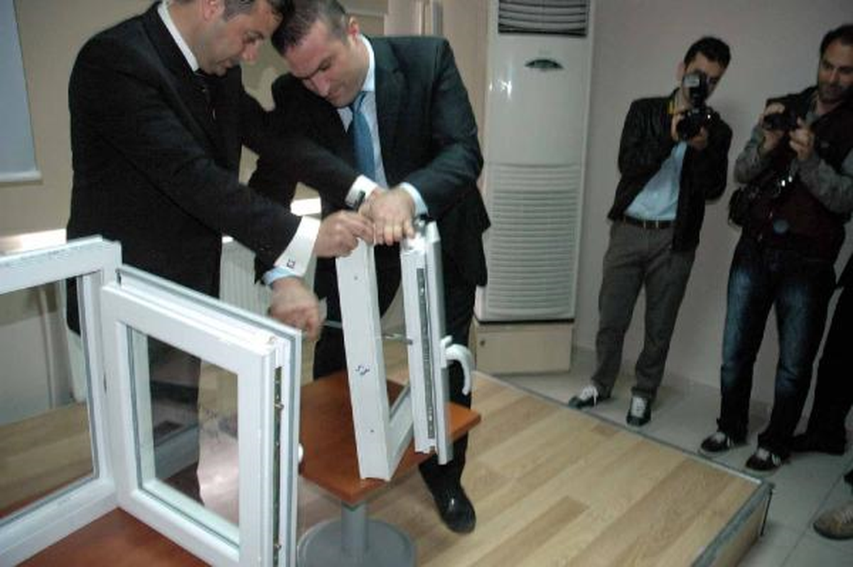 Sakarya Polisinden Ev Hırsızlıklarına Karsı Kilitli Pencere Projesi