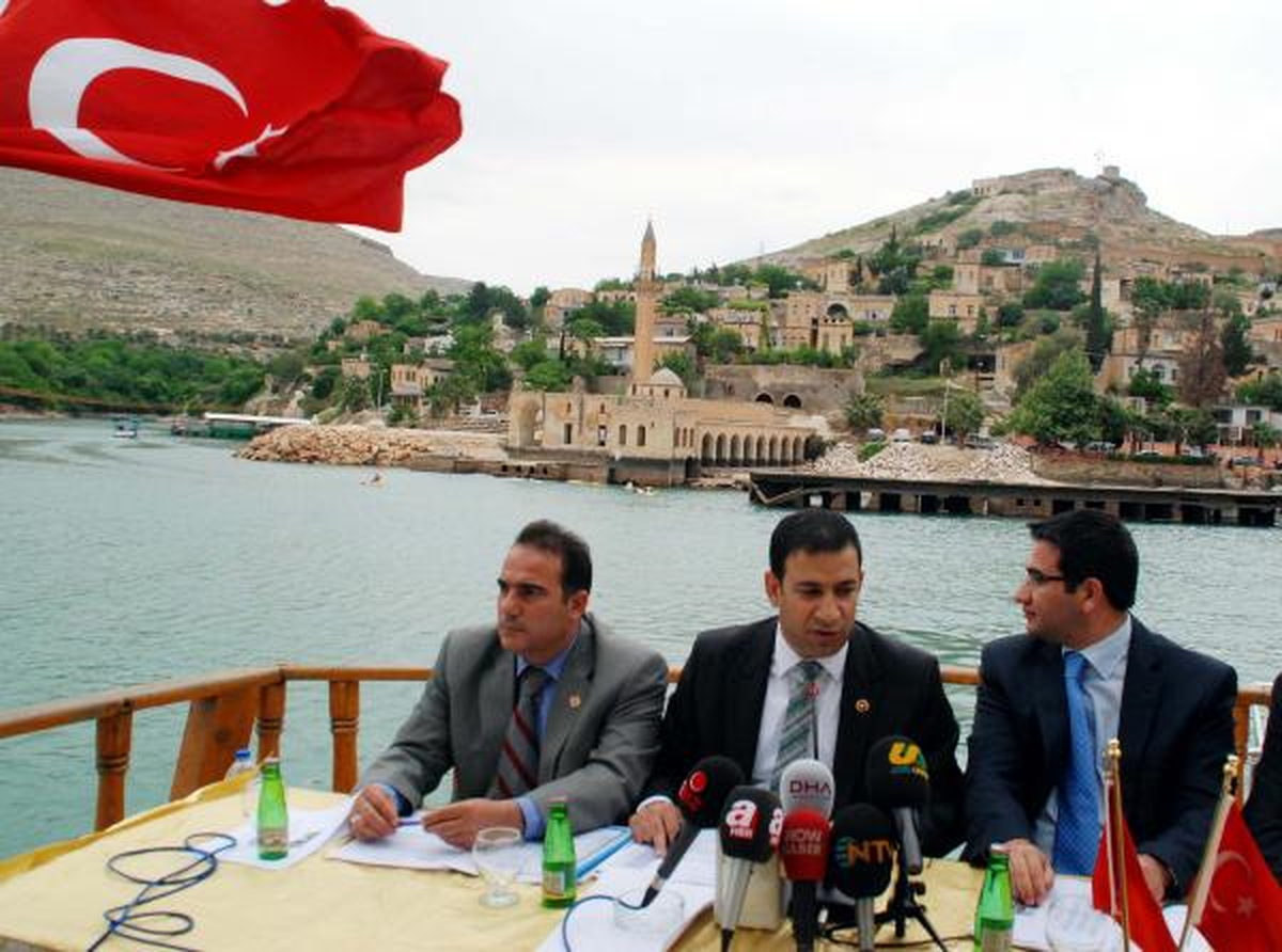 Şanlıurfa İl Genel Meclisi Teknede Toplandı