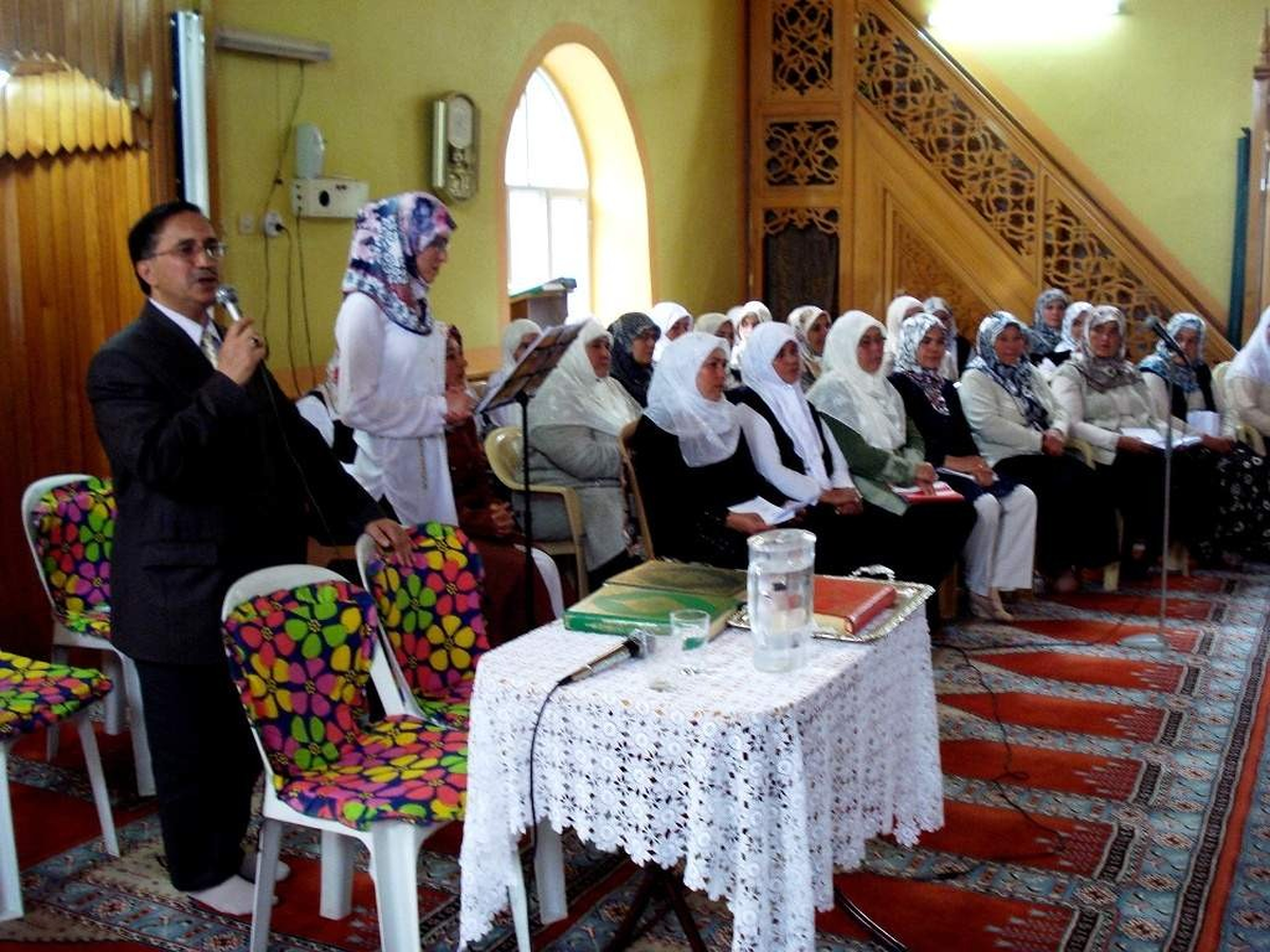 Sarıgöl'de Kur'an Kursunu Bitirenlere Başarı Belgesi