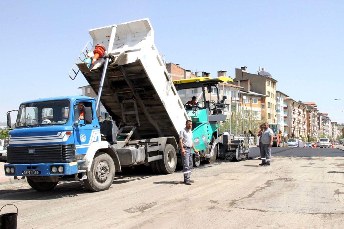 Sivas Belediyesi Asfalt Çalışmalarına Başladı
