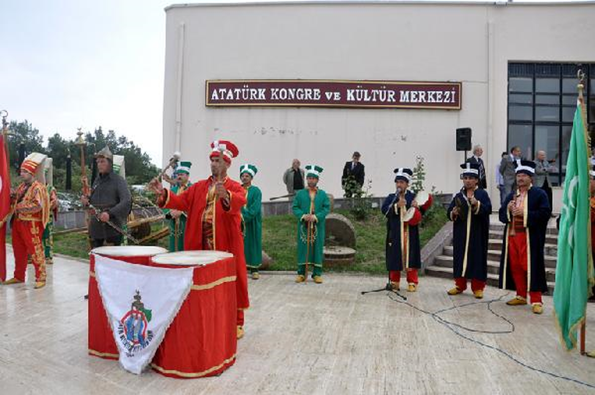 Tıp Öğrenci Kongresi Mehter Marşıyla Başladı