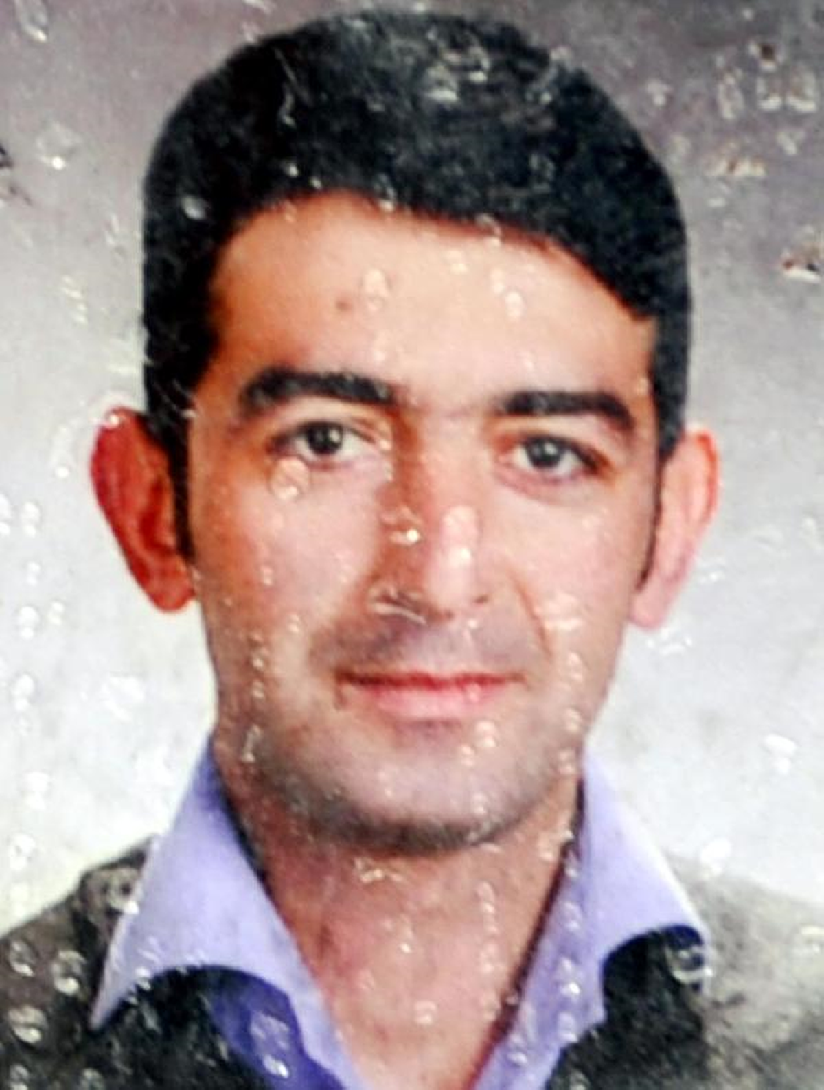 Tır Kaygan Yolda Devrildi: 1 Yaralı
