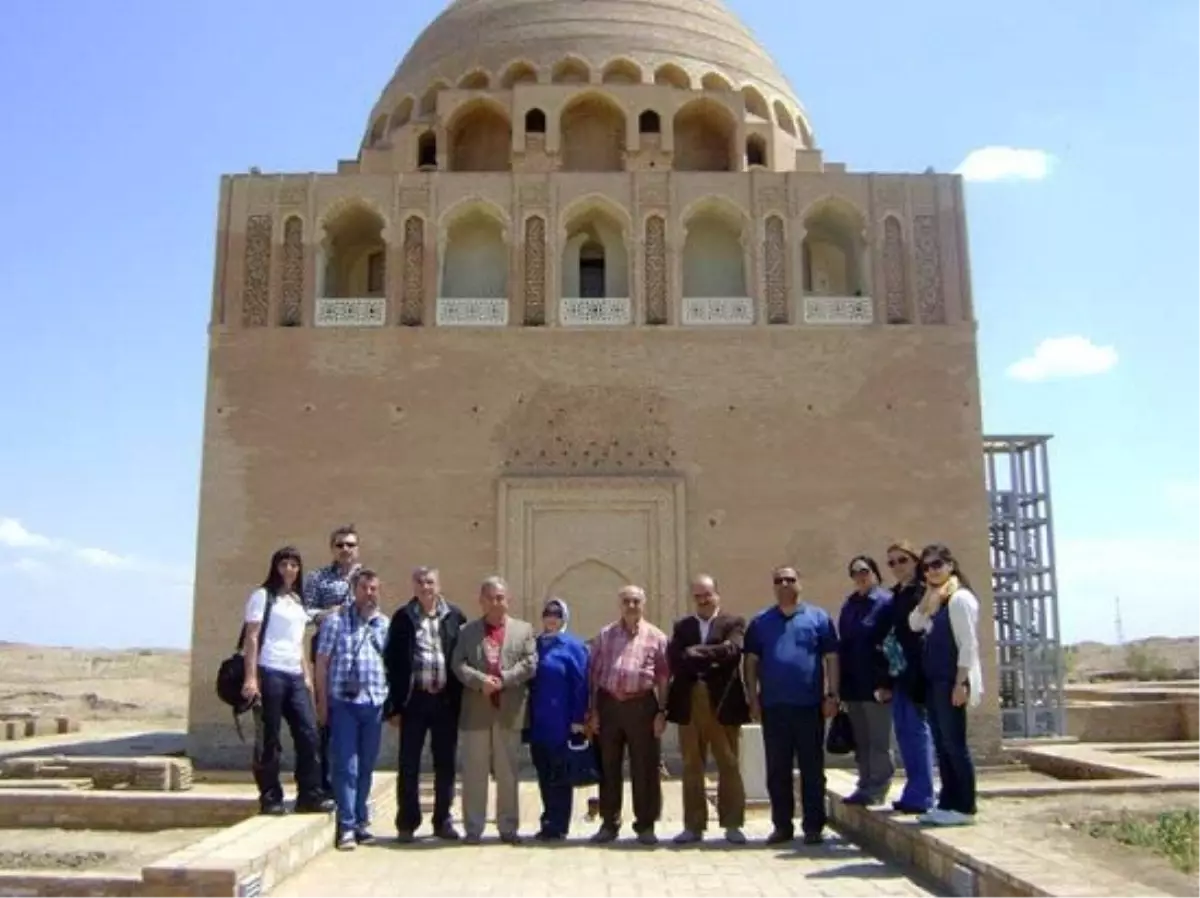 Türkmenistan\'ın Başkenti Aşkabat\'ta Sakarya Resim Sergisi Açıldı