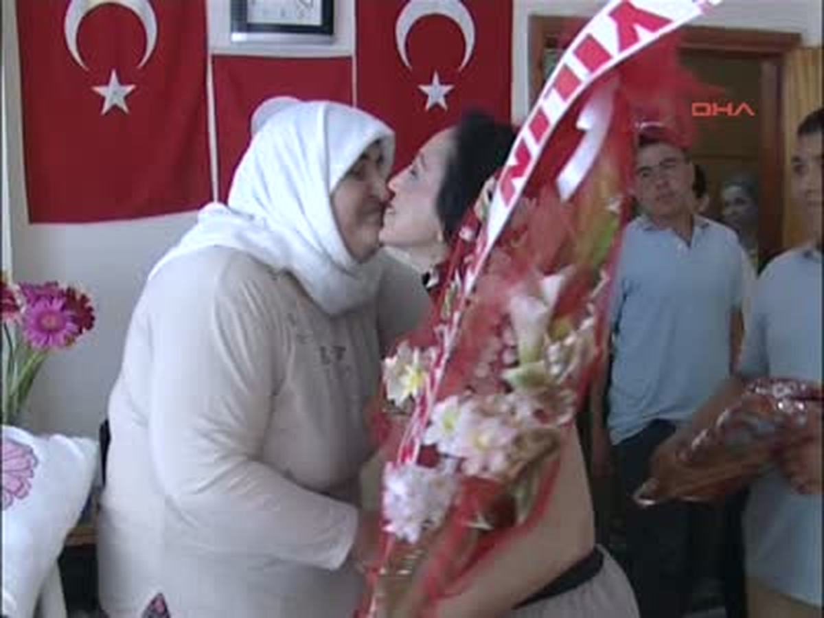 Umut'a Bakan Gülsüm Kabadayı 'Yılın Annesi' Seçildi