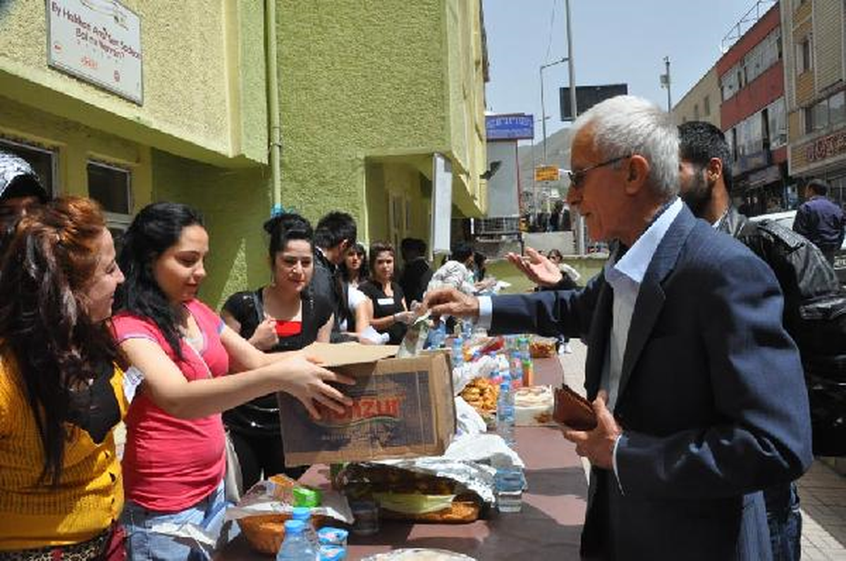 Üniversiteliler Arkadaşları İçin Kermes Düzenledi