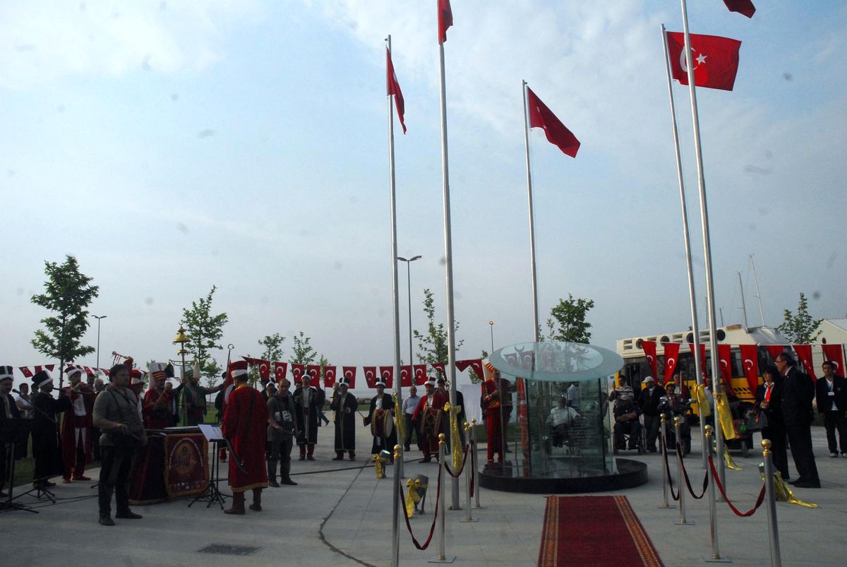 Yalova'da Şehitler Anıtı Açıldı
