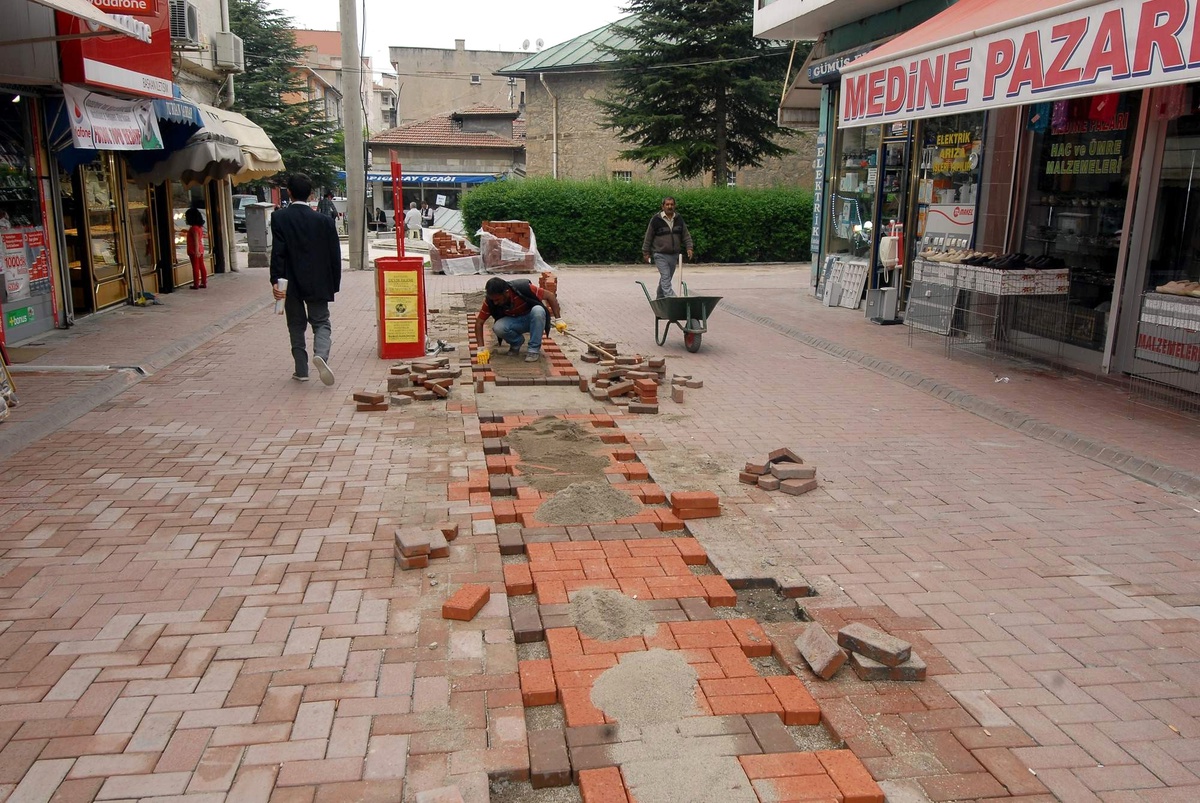 Yeni Çarşı Yeşilleniyor