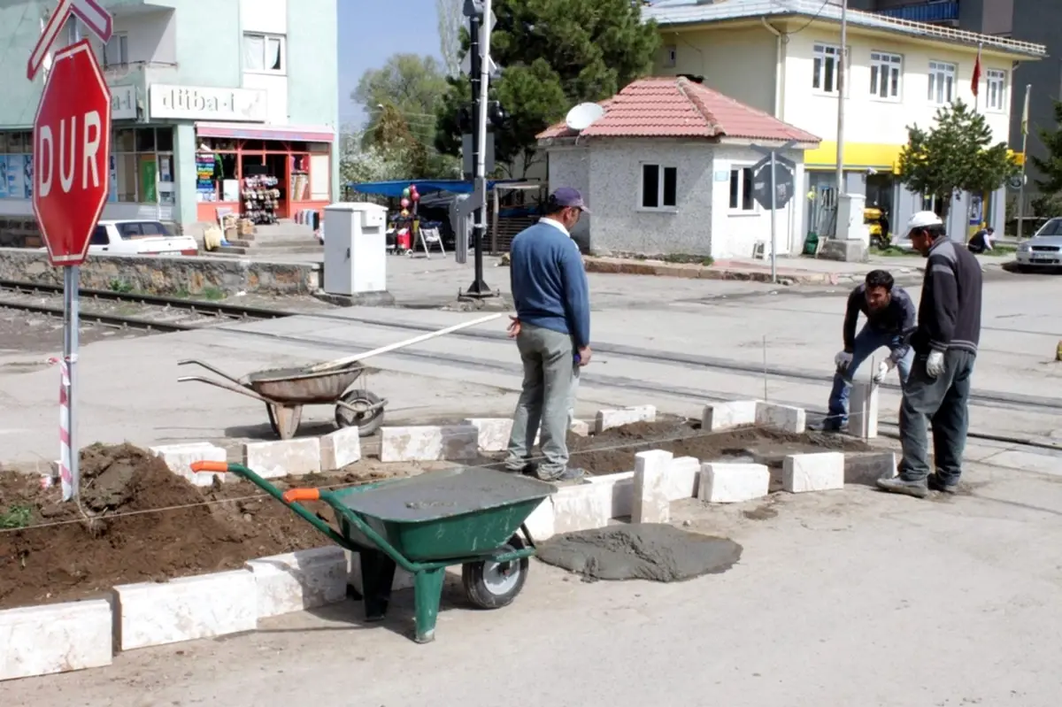 Yıldızeli'nde Kaldırım Çalışmaları Başladı