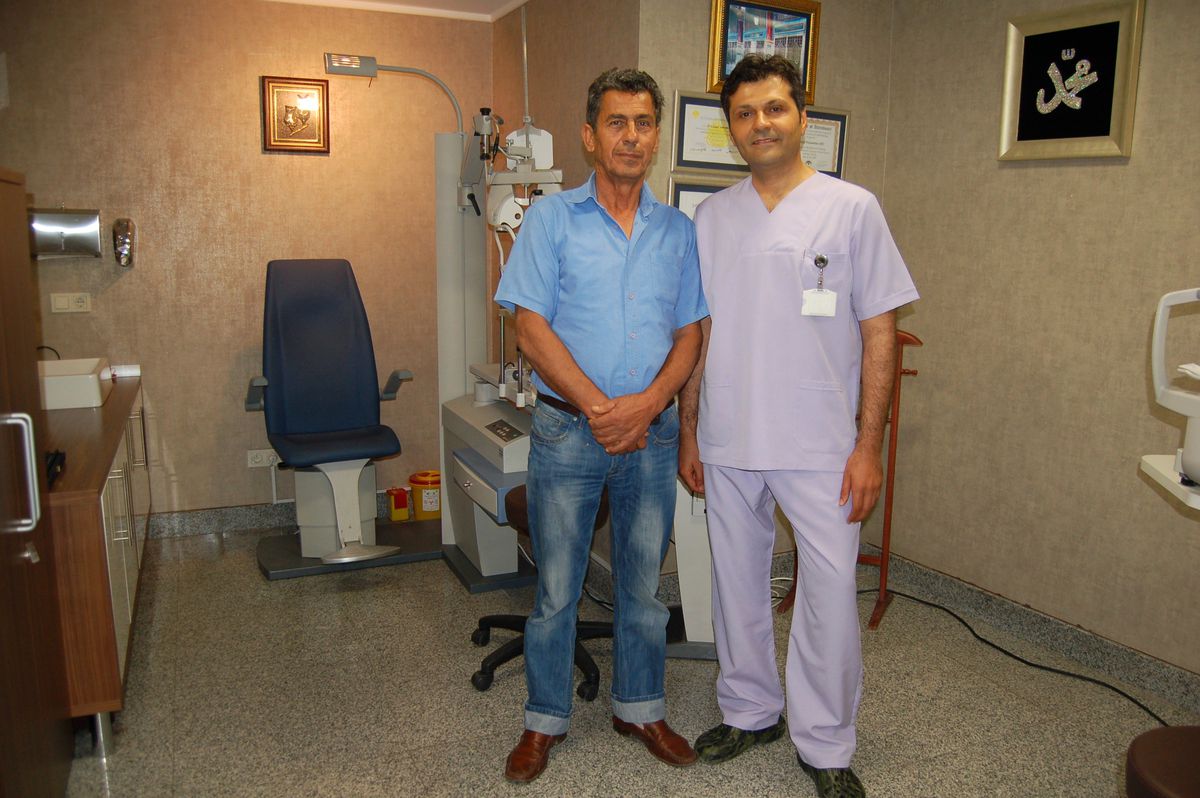 20 Yıllık Gözlüklerine Veda Etti
