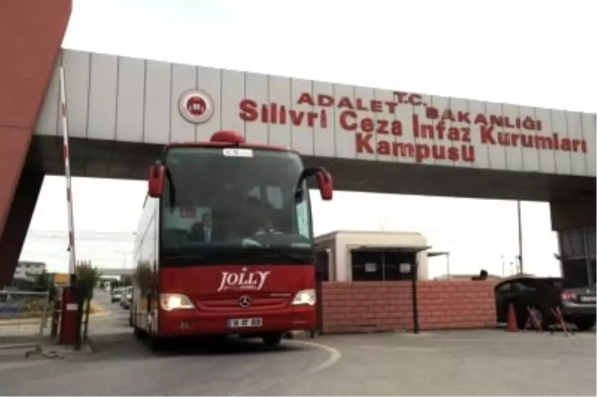 Adalet Bakanı Köşe Yazarları Silivri'de