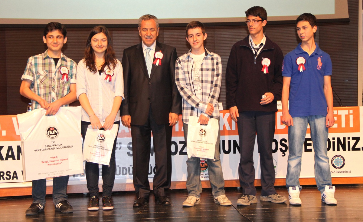 Arınç: 'Bu Yaştan Sonra Kimseyi Methedecek Değilim'