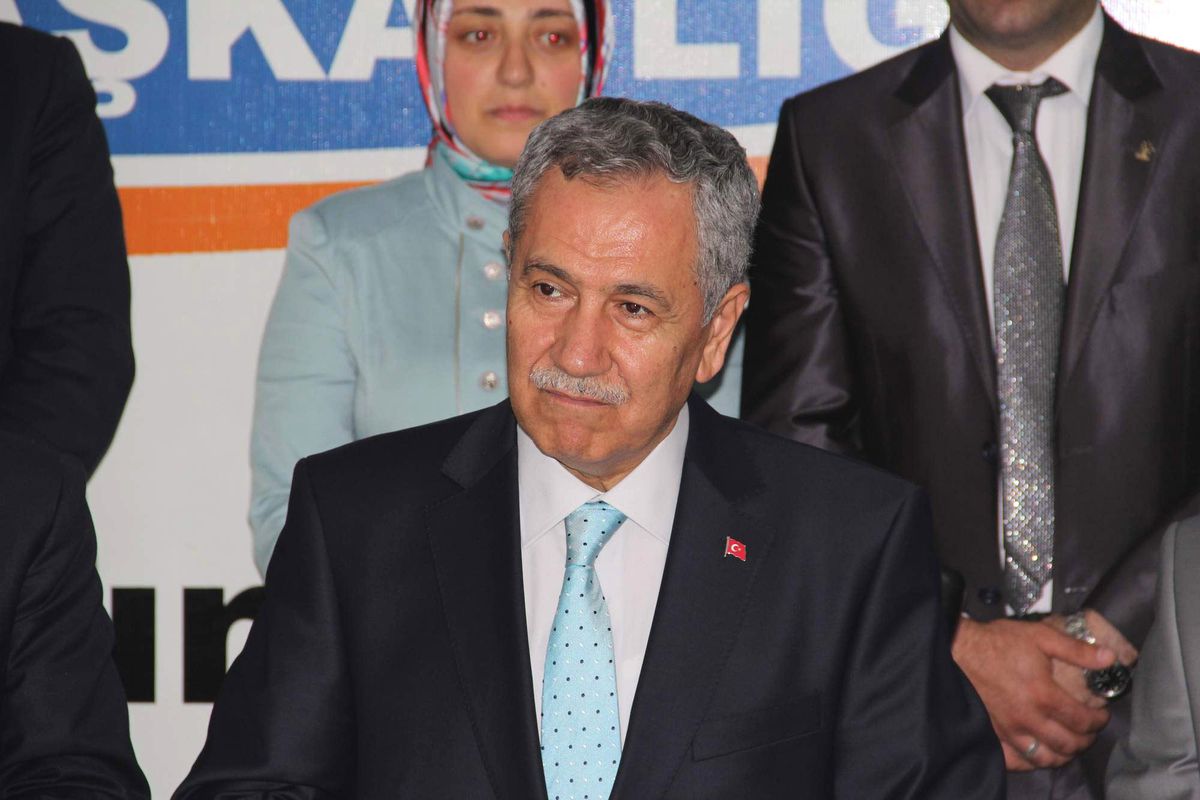 Arınç\'tan Teyo Dayı Taklidi