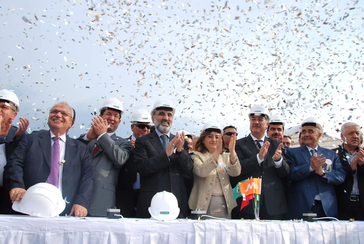 Bakan Taner ve Şahin Sultanhisar'da Jeotermal Elektrik Santrali Temeli Attı