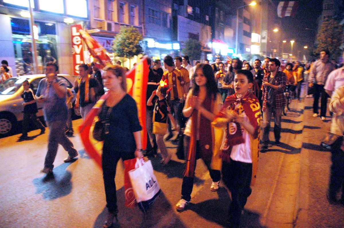 Balıkesir\'de Galatasaray\'ın Şampiyonluk Coşkusu