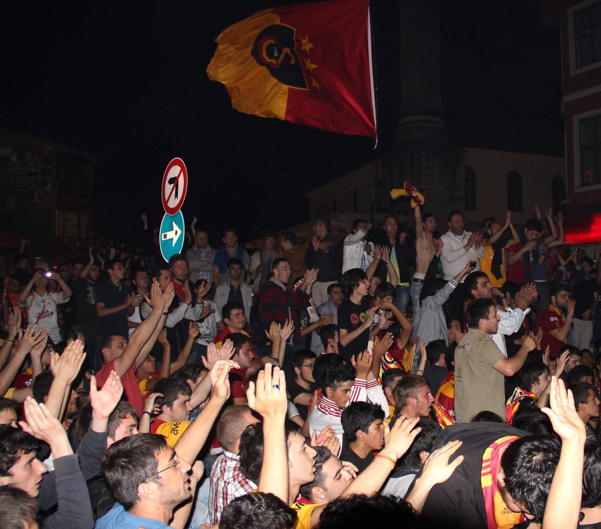 Bartın\'da Galatasaraylı Taraftarların Şampiyonluk Kutlaması