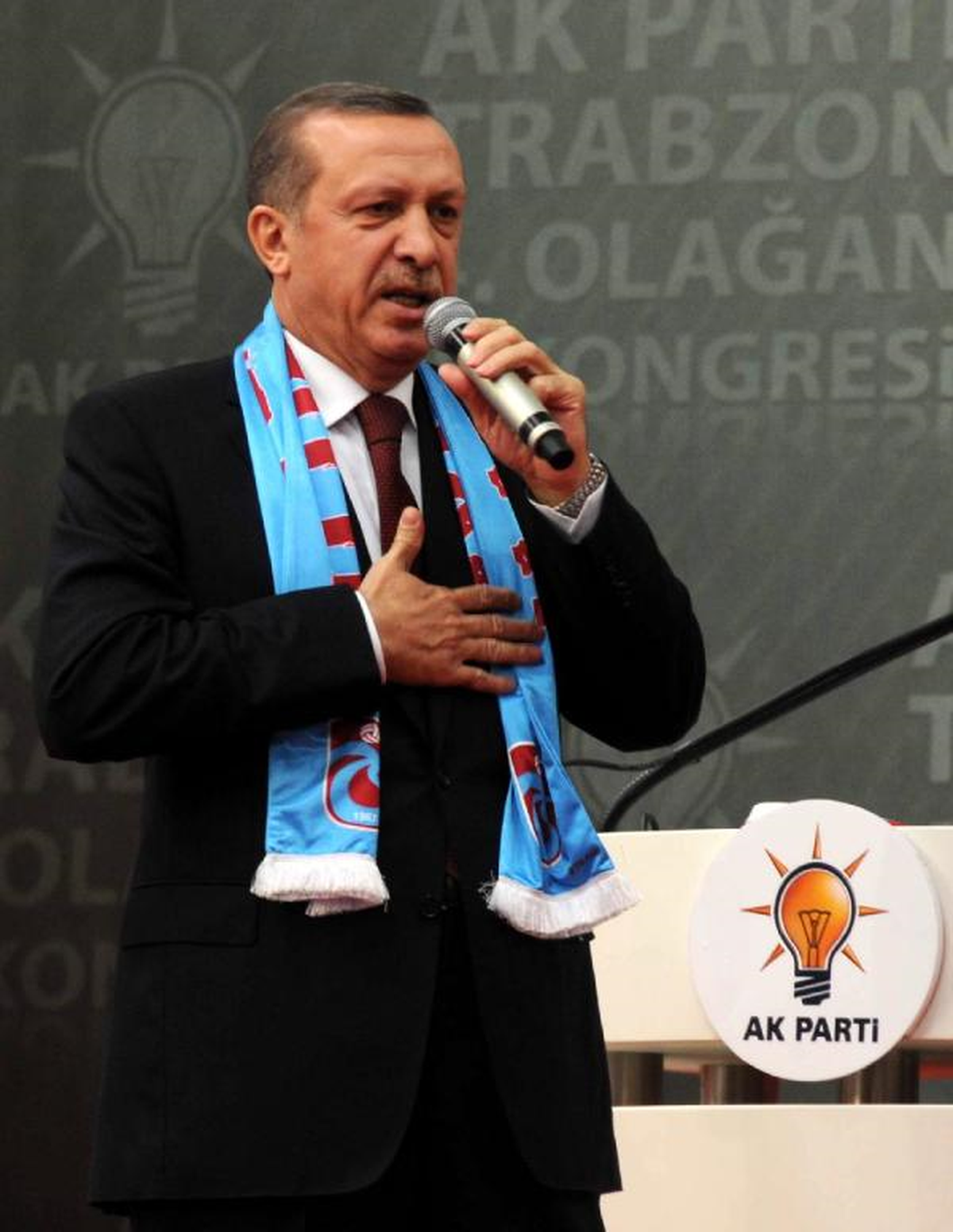 Başbakan\'ın Boynundaki Atkının Şifresi