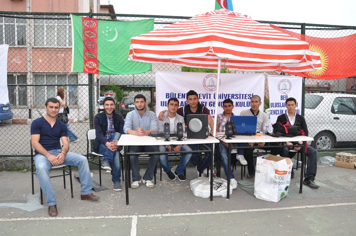 Beü Uluslar Arası Gençlik Kulübü Öğrencileri Standda Buluştu