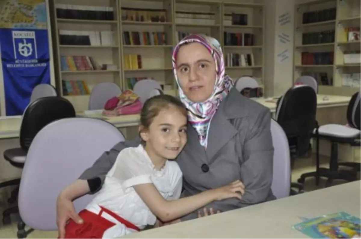 Bilgi Evi, Anneleri Taçlandırdı 
