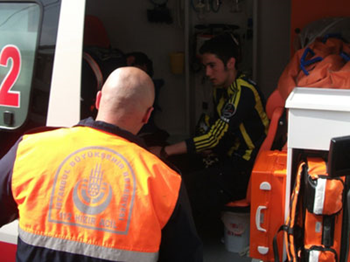 Bursa'da Galatasaray ve Fenerbahçe Taraftarları Birbirine Girdi