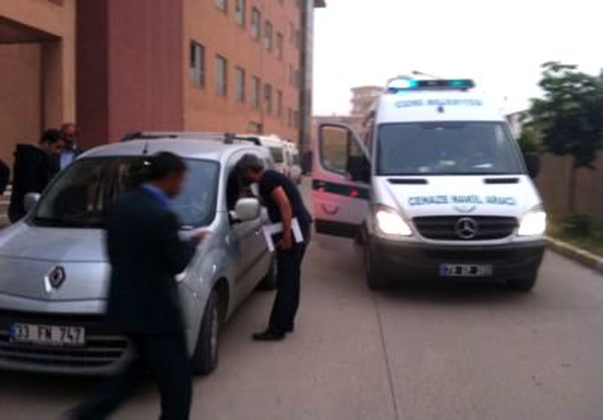 Cenazeyi Binek Arabaya, Cenaze Yakınlarını da Ambulansa Bindirdiler