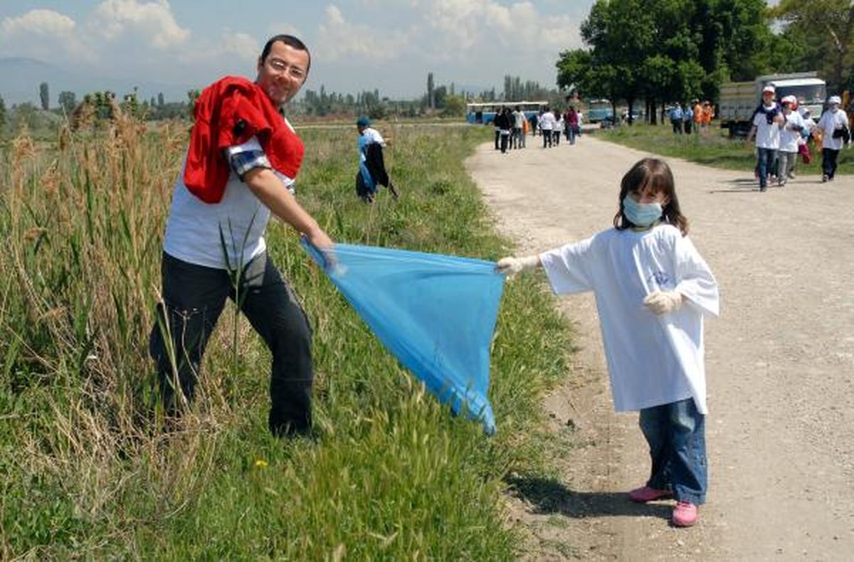 Çevre Gönüllüleri, Burdur Gölü ve Çevresini Temizledi