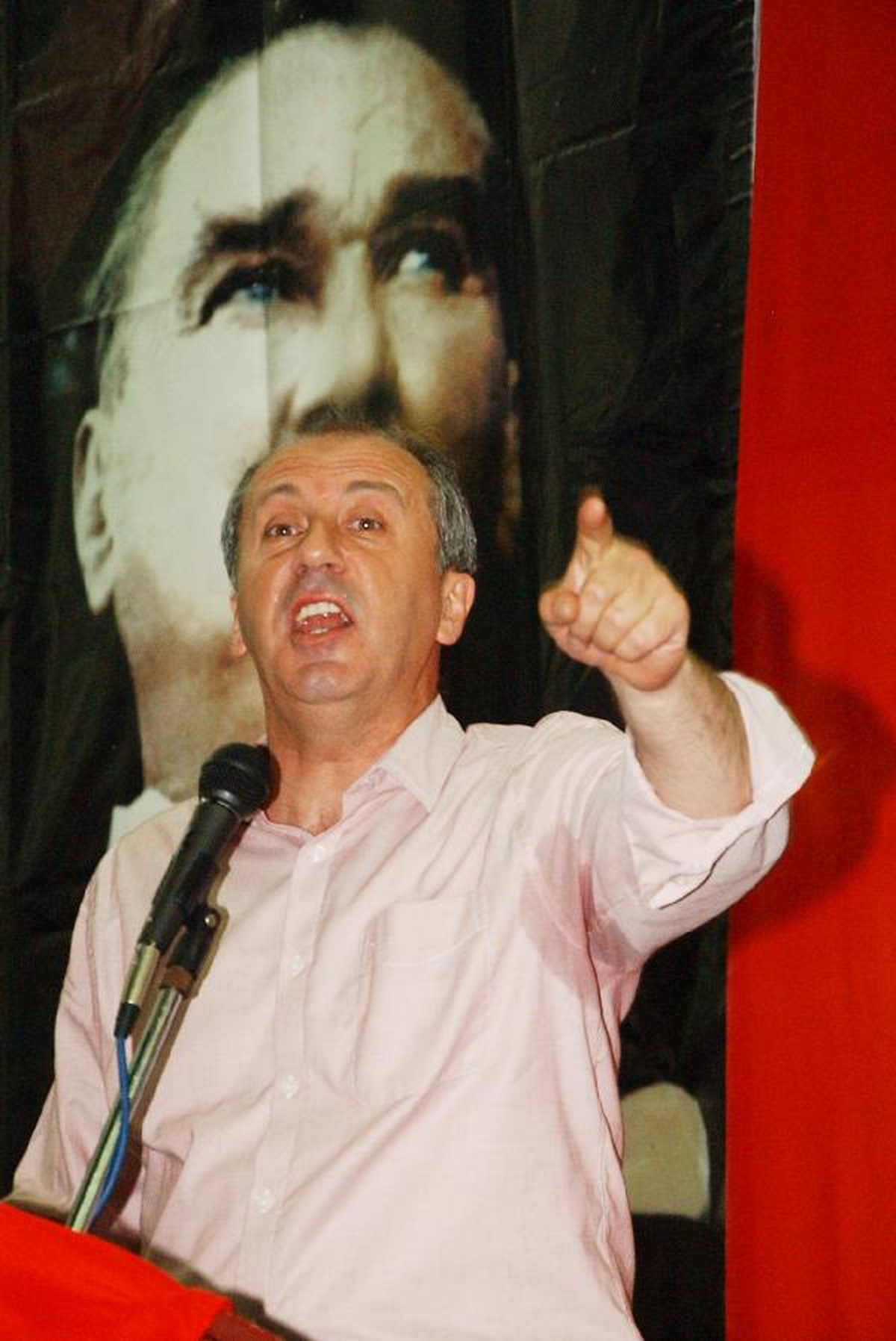 CHP'li İnce: Savaş Uçağını Bırak, Kolundaki Saati Yap Görelim