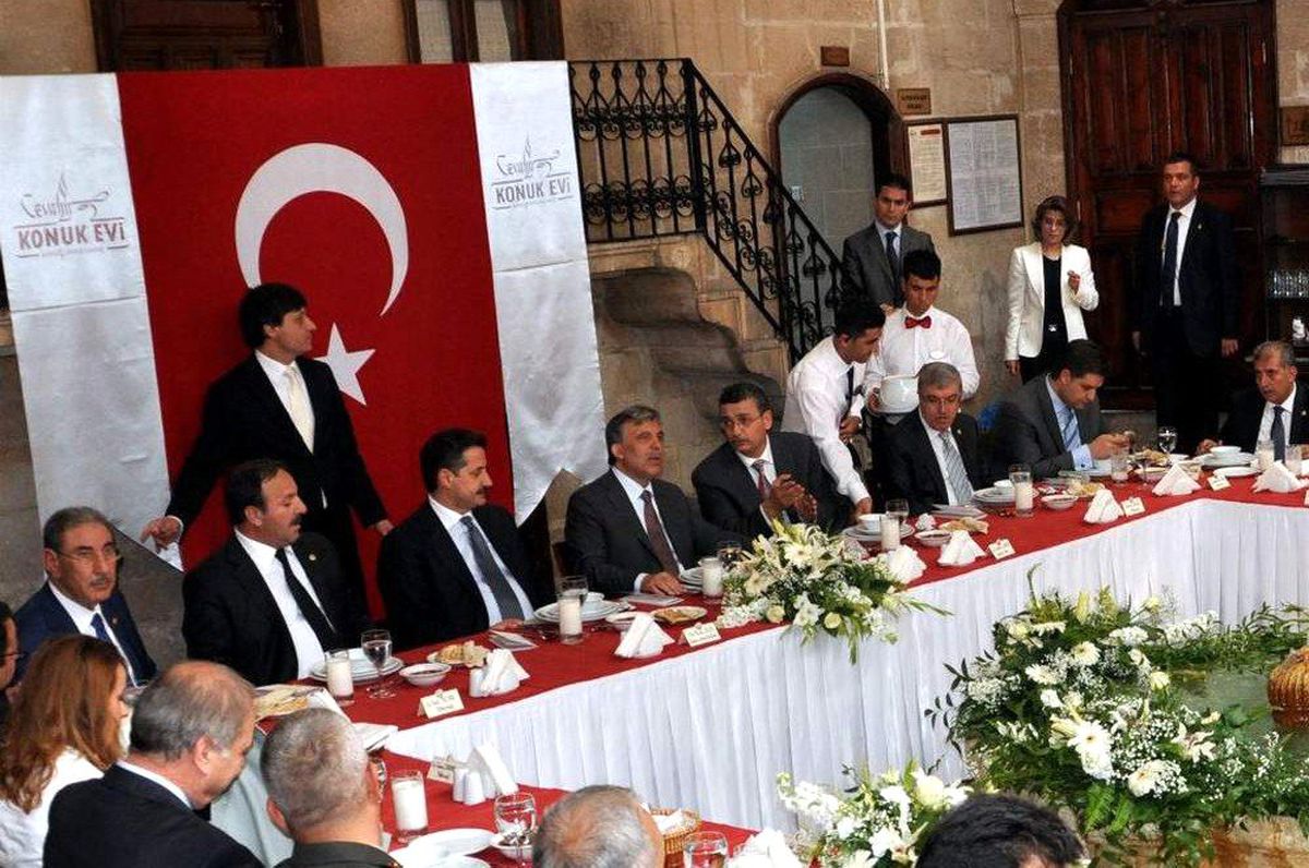 Cumhurbaşkanı Gül Cevahir Konukevi\'nde Öğle Yemeği Yedi