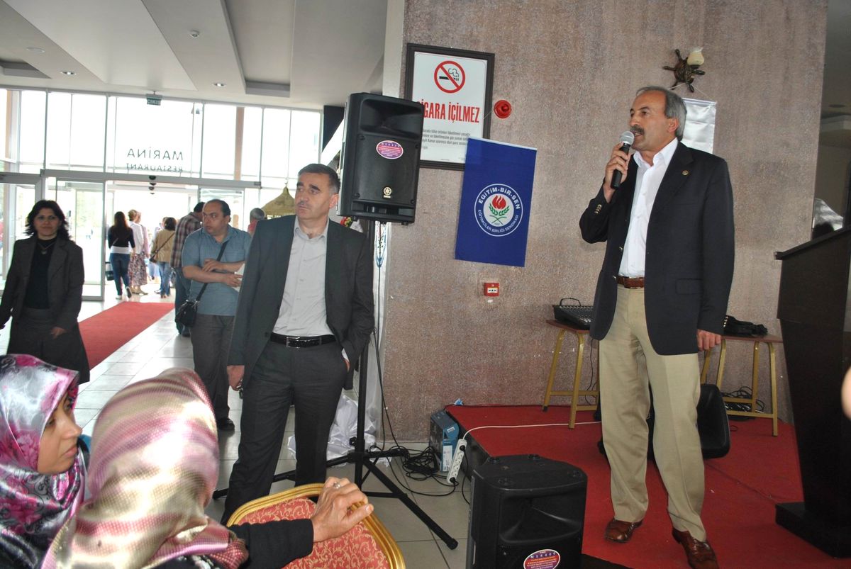 Eğitim-Bir-Sen Anneler Günü Programı Düzenledi