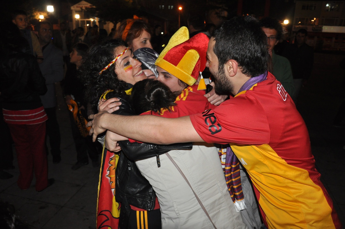 Erzurum\'da Galatasaray\'ın Şampiyonluk Coşkusu Renkli Görüntülere Sahne Oldu