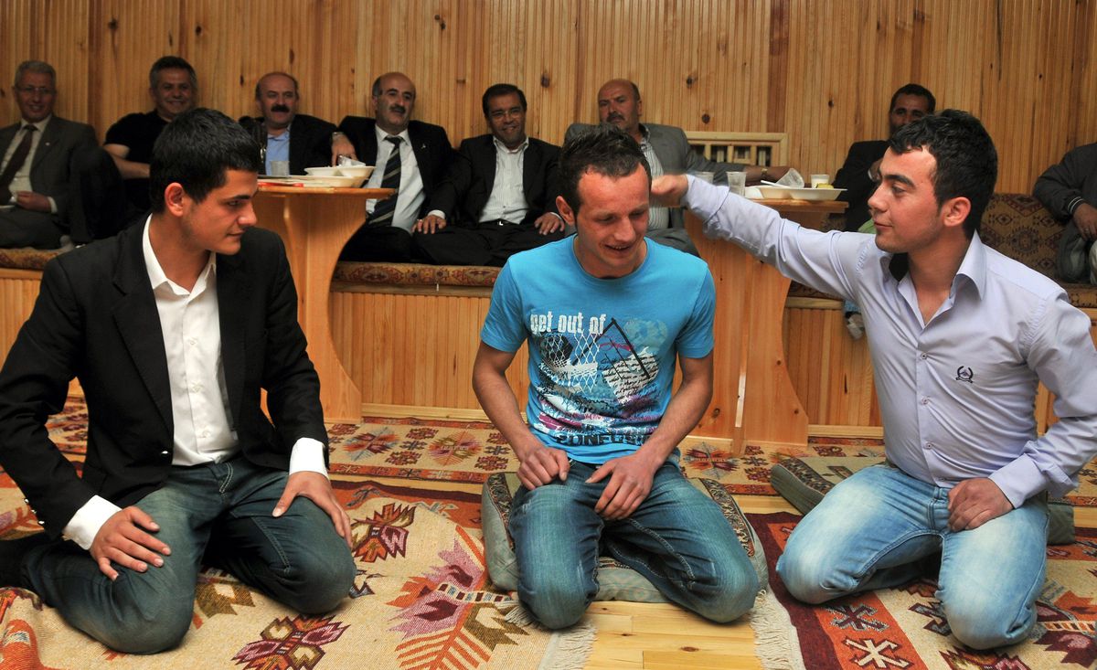 Gümüşhane\'nin Orta Oyunları Sıra Gecesinde Sergilendi