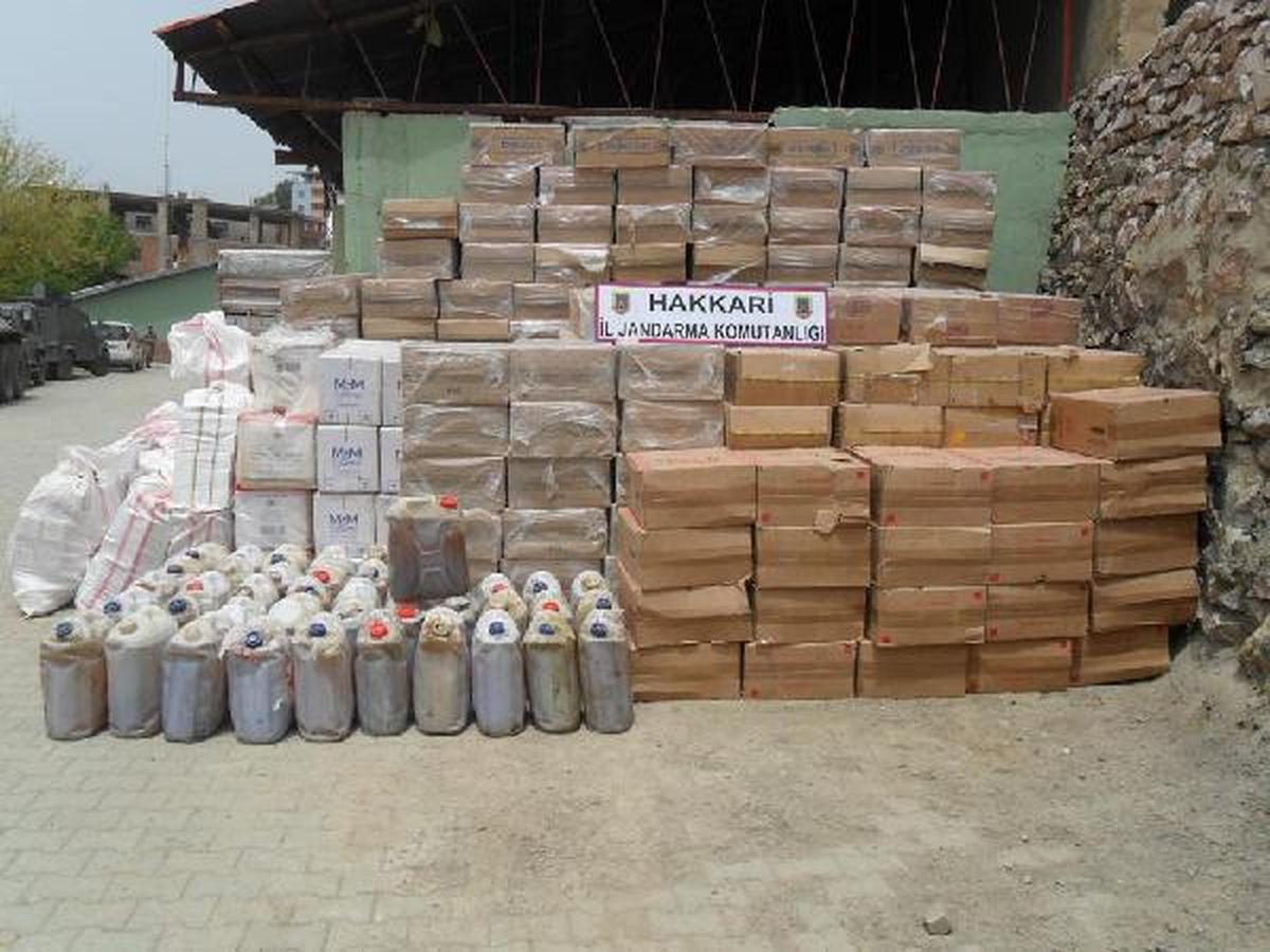 Hakkari\'de Kaçak Sigara ve Av Tüfeği Operasyonu