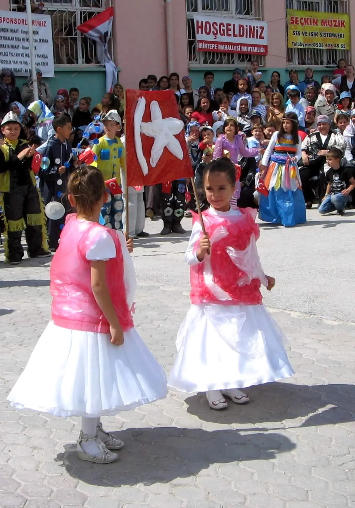 İlköğretim Okulu Öğrencilerinden Anneler Günü Kutlaması