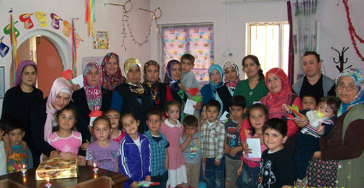 Kula\'da Anasınıfı Öğrencilerinden Anneler Günü Sürprizi