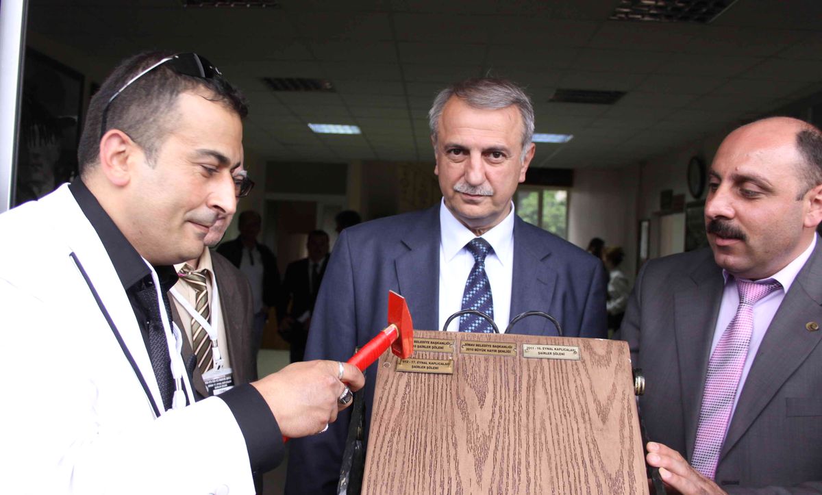 Şölenin Anısına Yaş Kütüğüne Plaket