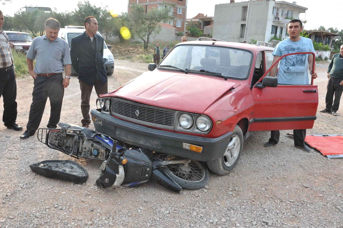 Soma\'da Trafik Kazası: 2 Yaralı