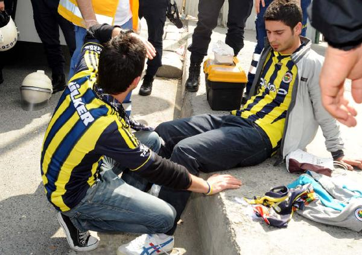 Taraftar Kavgasında Bıçaklandılar