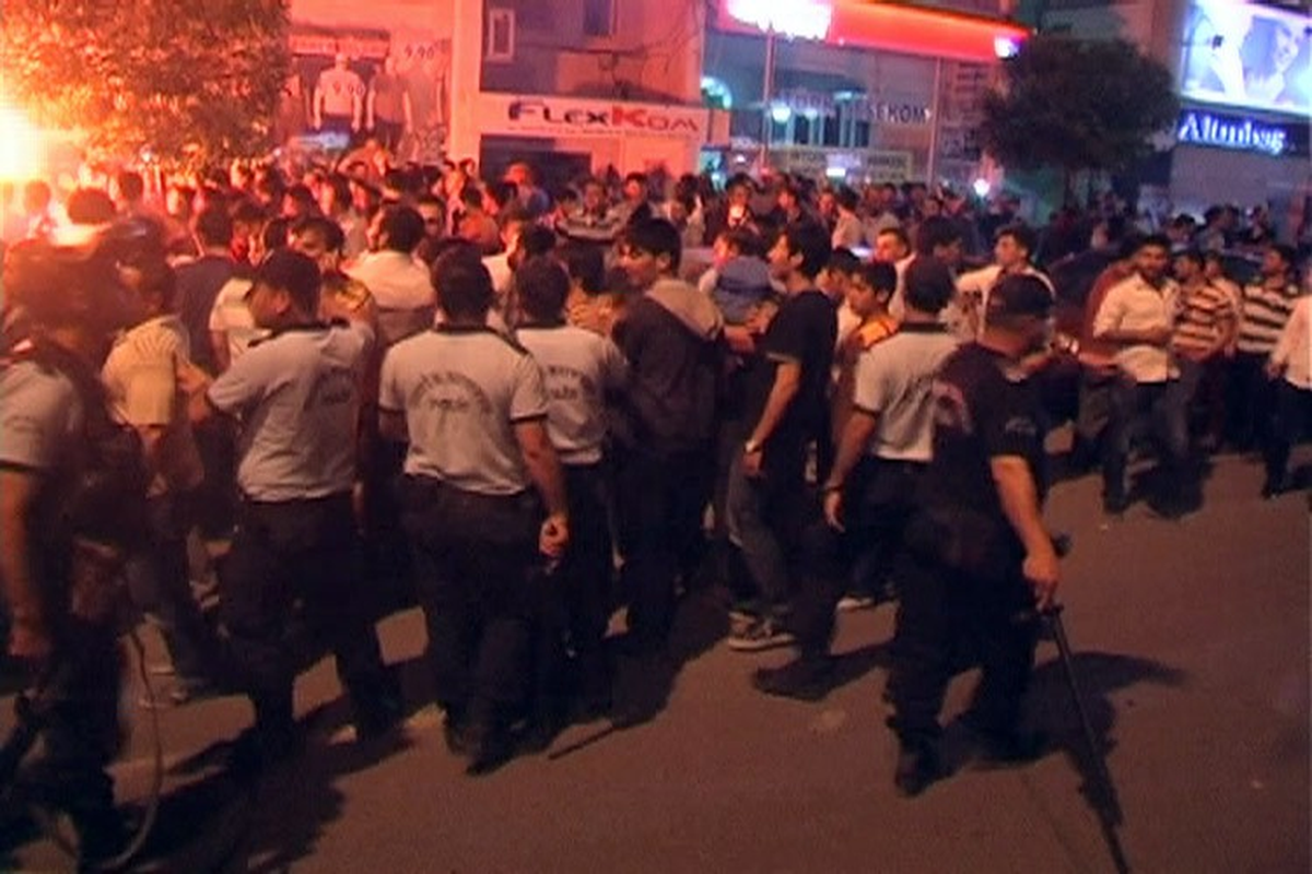 Taraftarlar Ağaçları Yaktı