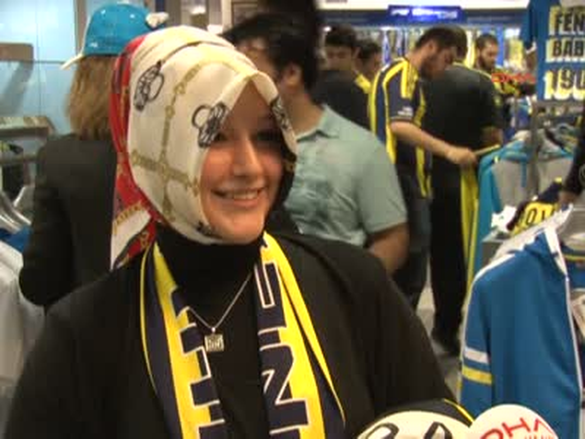 Taraftarlar Mağazalara Akın Etti