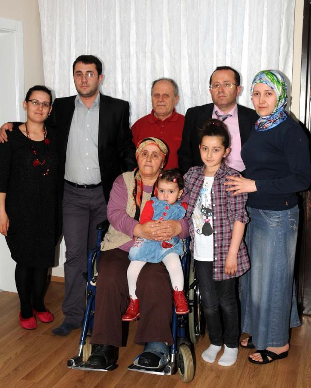 Tekerlekli Sandalye ile 2 Çocuk Büyüttü, 'Yılın Annesi' Seçildi