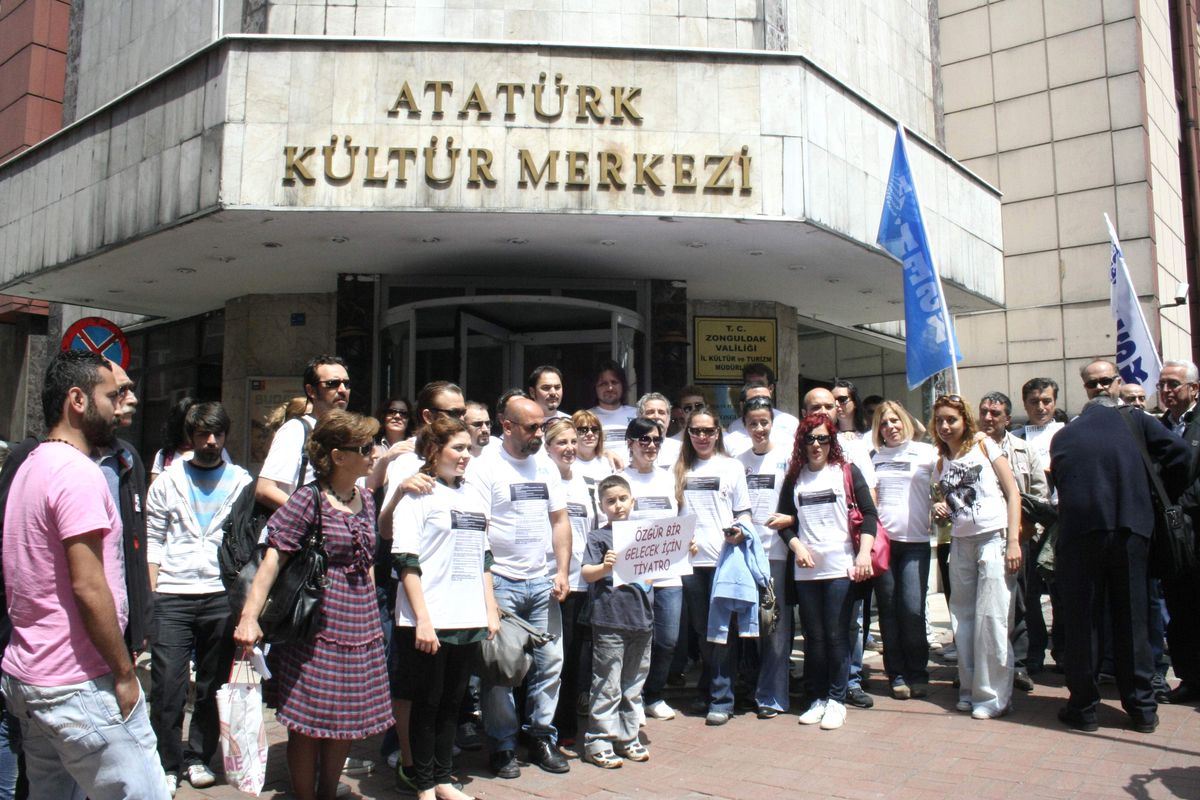 Tiyatroculardan, Devlet Tiyatrolarının Özelleştirilmesine Tepki