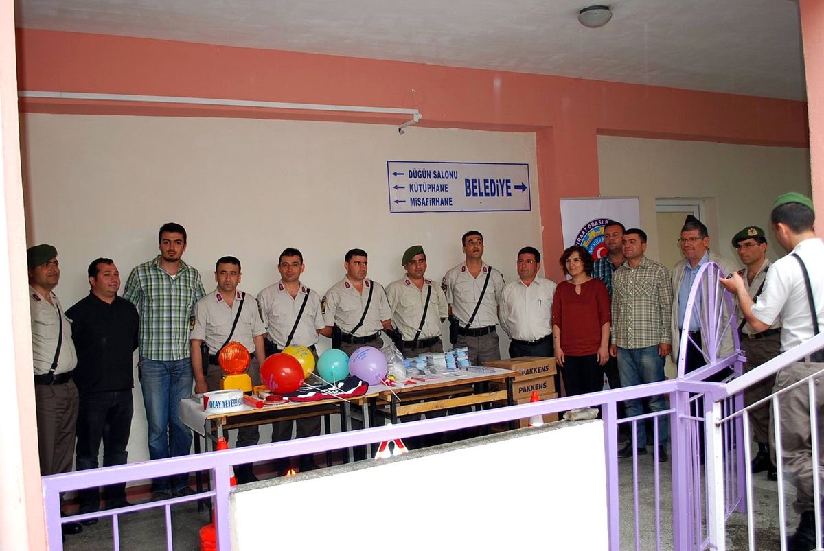 Traktör Sahiplerine Reflektör Dağıtıldı