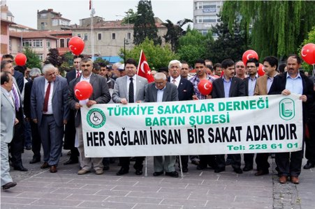 Tunç Yürüyüşe Katıldı