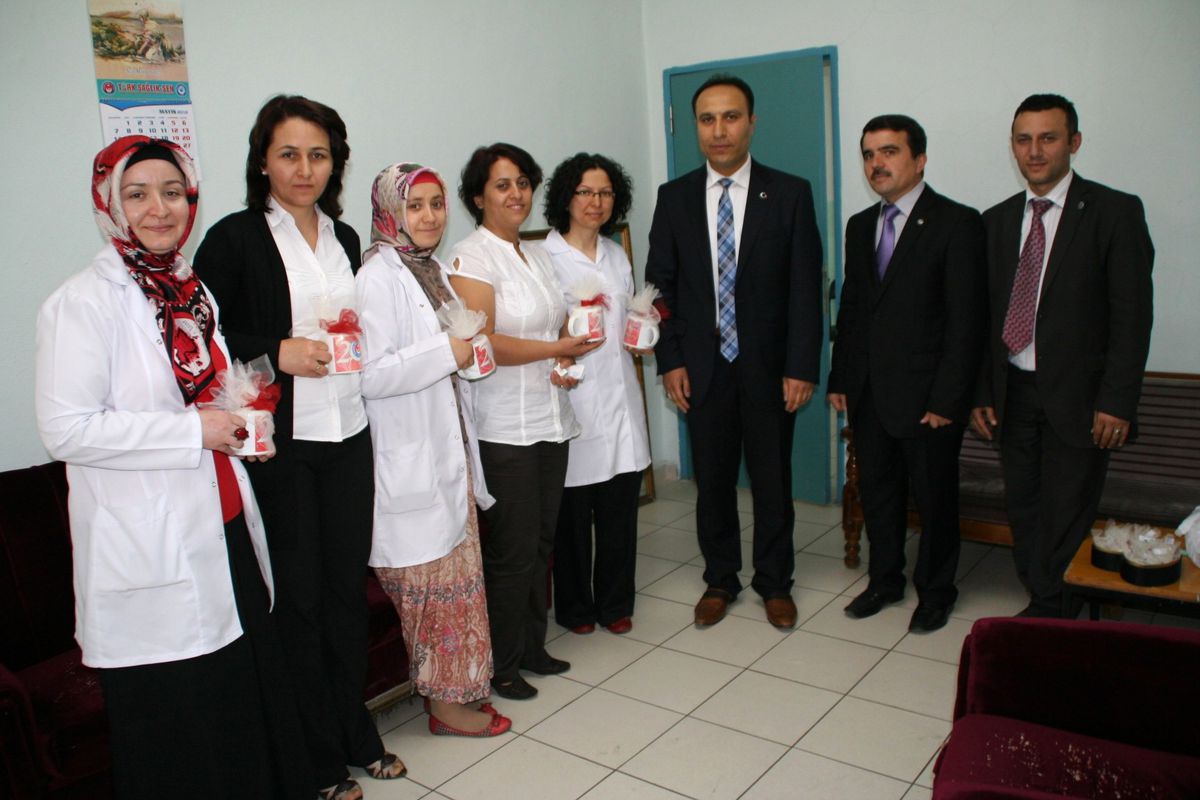 Türk Sağlık-Sen Hemşireleri ve Anneleri Unutmadı