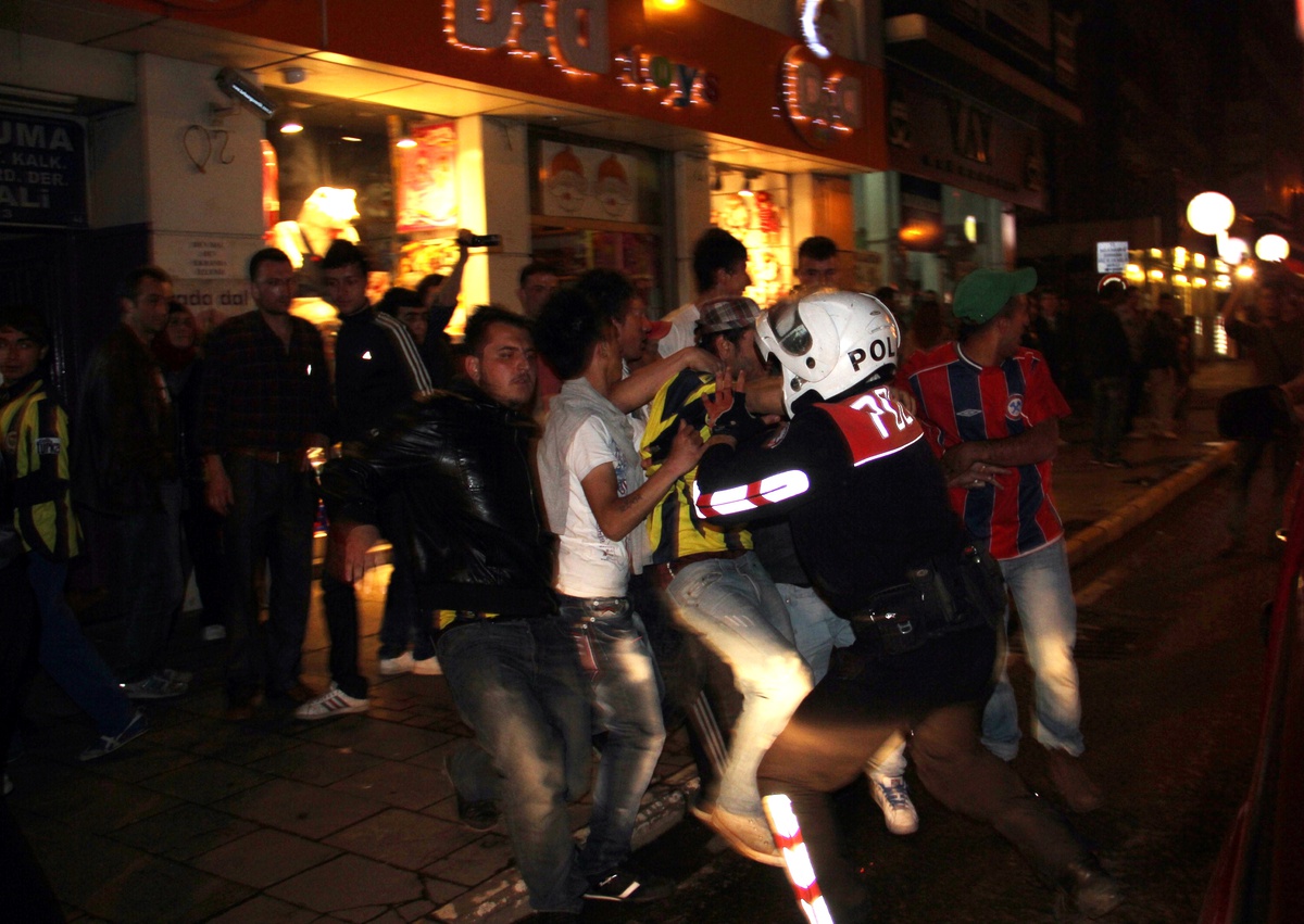 Zonguldak\'taki Şampiyonluk Sevincinde Olaylar Çıktı