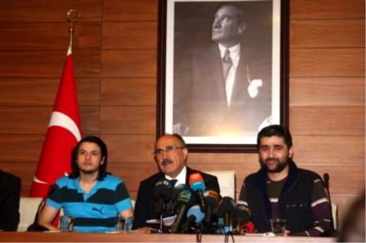 2 Suriye\'de Tutuklu Gazeteciler İstanbul\'a Geldi