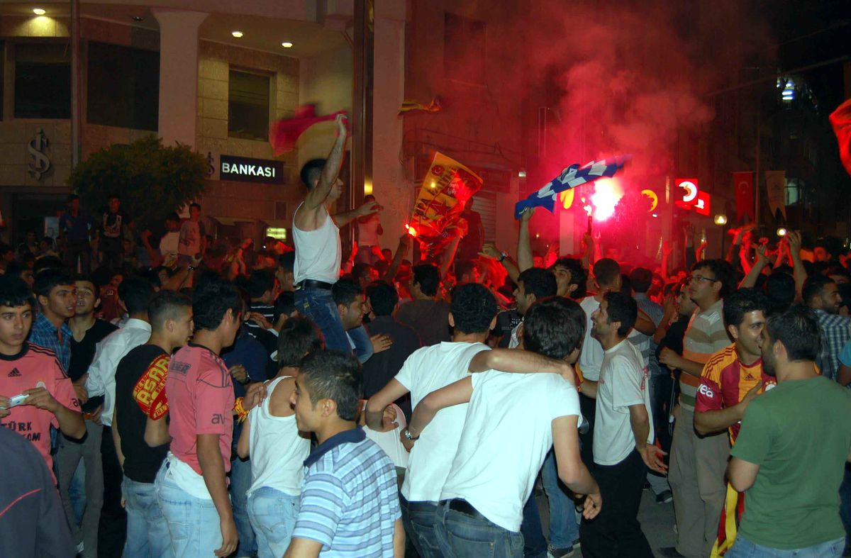 Adıyaman\'da Şampiyonluk Halaylarla Kutlandı